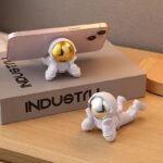 Astronaut Figurine Creative Phone Stand Holder Desk Accessories Tabletop Statue for Gift Gifting Items, Cool Cell Phone Stand for Smartphones Tablet (Golden) - Image 3