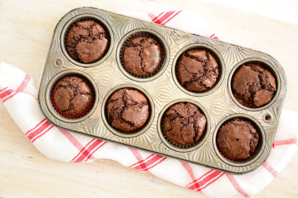 Nordic Ware 52822 12 Cavity Bundt Aluminum Mini Cupcake Pan