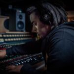 Mackie MC-100 Professional Closed-Back Over Ear Wired Headphones,Black - Image 3